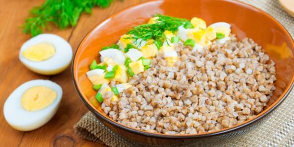 porridge di grano saraceno con uova per dimagrire