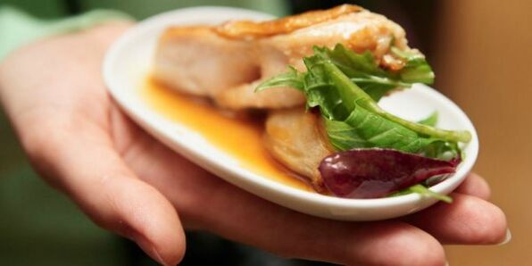 una piccola porzione di cibo dopo aver lasciato la dieta del grano saraceno